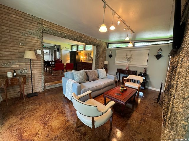 410 Laramie, San Antonio, TX 78209