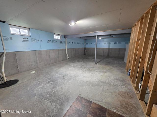 12510 Deer Lake Ln, Louisville, KY 40299