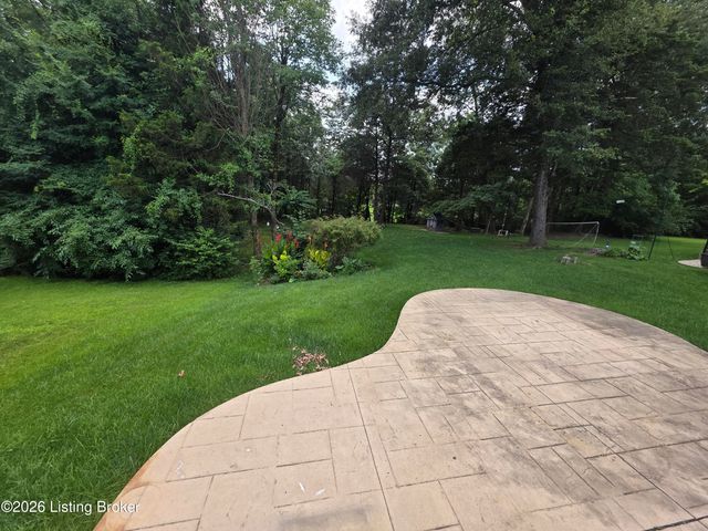 12510 Deer Lake Ln, Louisville, KY 40299