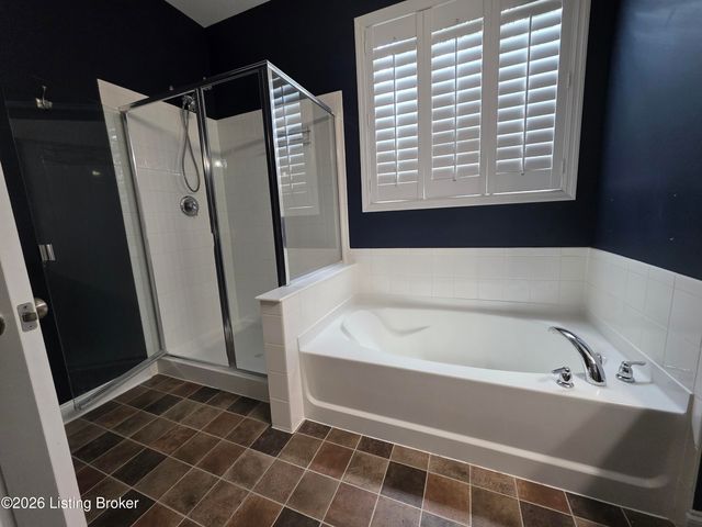 12510 Deer Lake Ln, Louisville, KY 40299