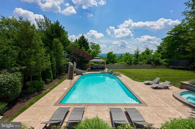 42 TIMBERLINE DR, Wyomissing, PA 19610