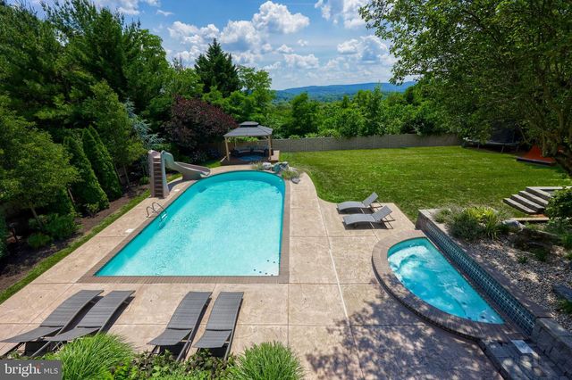 42 TIMBERLINE DR, Wyomissing, PA 19610