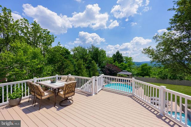 42 TIMBERLINE DR, Wyomissing, PA 19610