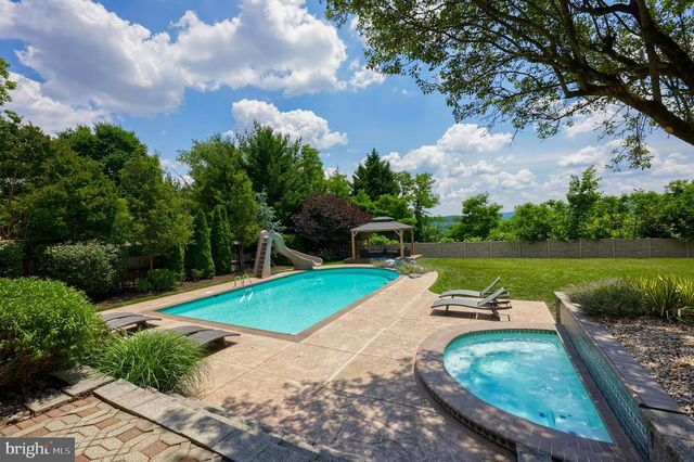 42 TIMBERLINE DR, Wyomissing, PA 19610