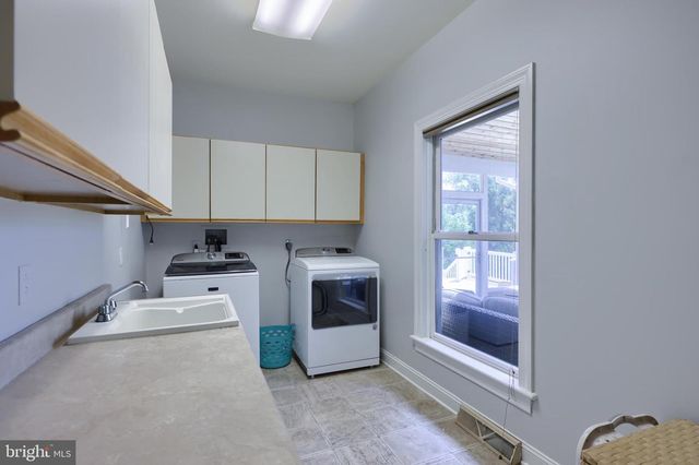 42 TIMBERLINE DR, Wyomissing, PA 19610