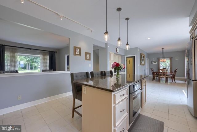 42 TIMBERLINE DR, Wyomissing, PA 19610