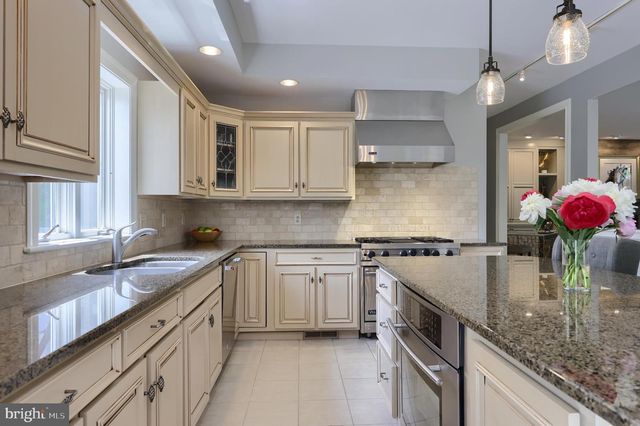 42 TIMBERLINE DR, Wyomissing, PA 19610