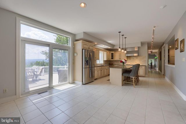 42 TIMBERLINE DR, Wyomissing, PA 19610