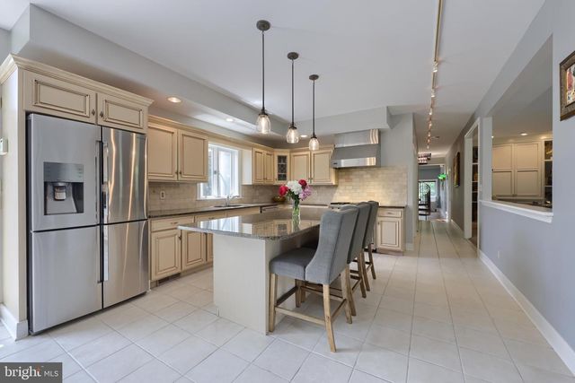 42 TIMBERLINE DR, Wyomissing, PA 19610