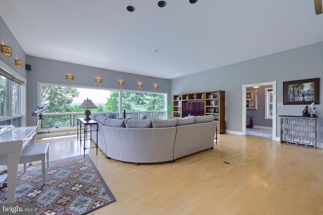 42 TIMBERLINE DR, Wyomissing, PA 19610