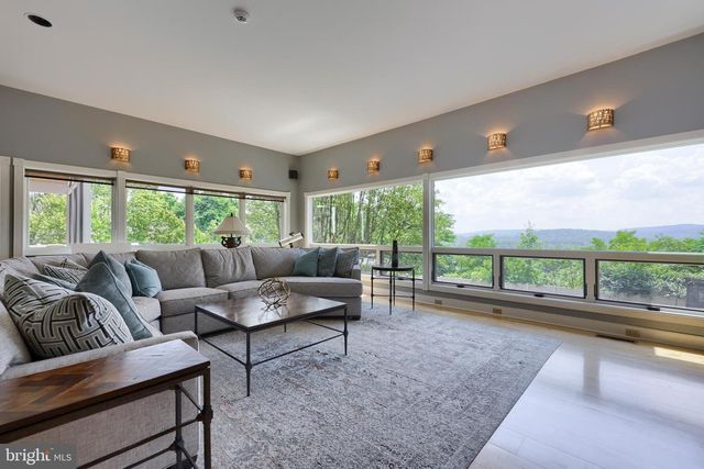 42 TIMBERLINE DR, Wyomissing, PA 19610