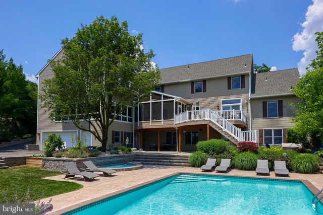 42 TIMBERLINE DR, Wyomissing, PA 19610