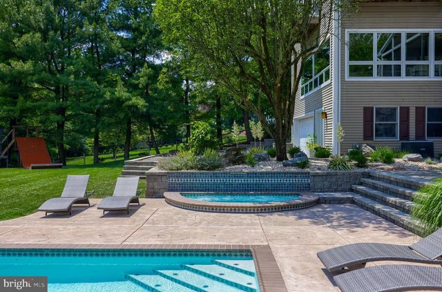 42 TIMBERLINE DR, Wyomissing, PA 19610
