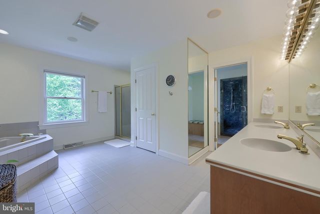 42 TIMBERLINE DR, Wyomissing, PA 19610