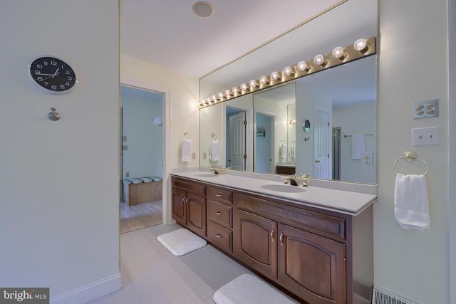 42 TIMBERLINE DR, Wyomissing, PA 19610