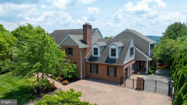 42 TIMBERLINE DR, Wyomissing, PA 19610