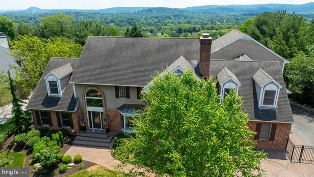 42 TIMBERLINE DR, Wyomissing, PA 19610