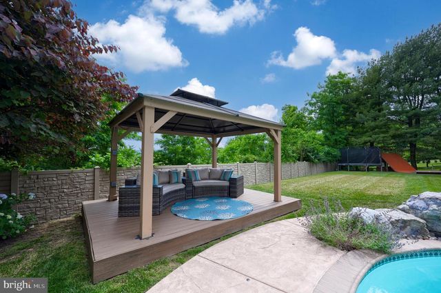 42 TIMBERLINE DR, Wyomissing, PA 19610