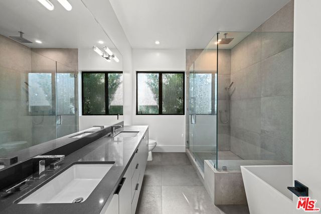 1613 S Wooster Street, Los Angeles, CA 90035