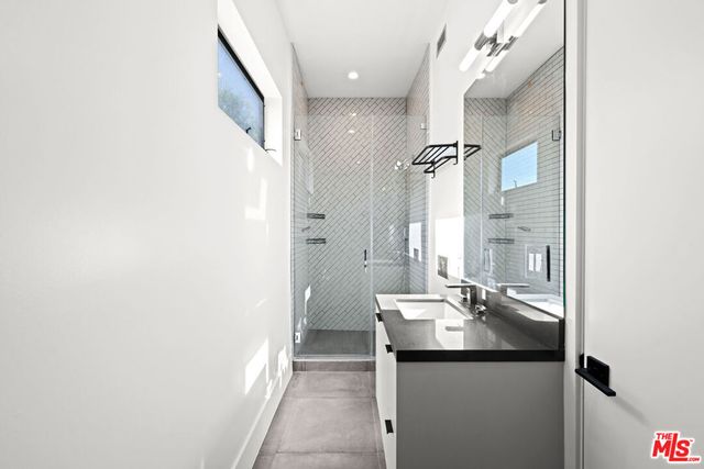 1613 S Wooster Street, Los Angeles, CA 90035