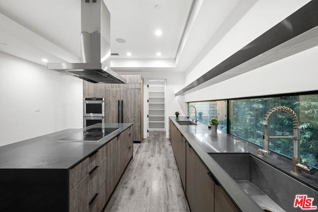 1613 S Wooster Street, Los Angeles, CA 90035