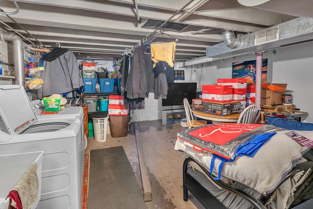 17617 Burnham Avenue, Thornton, IL 60476