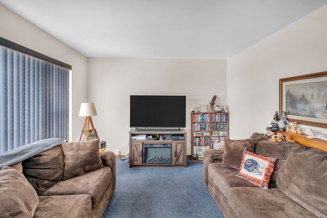 17617 Burnham Avenue, Thornton, IL 60476