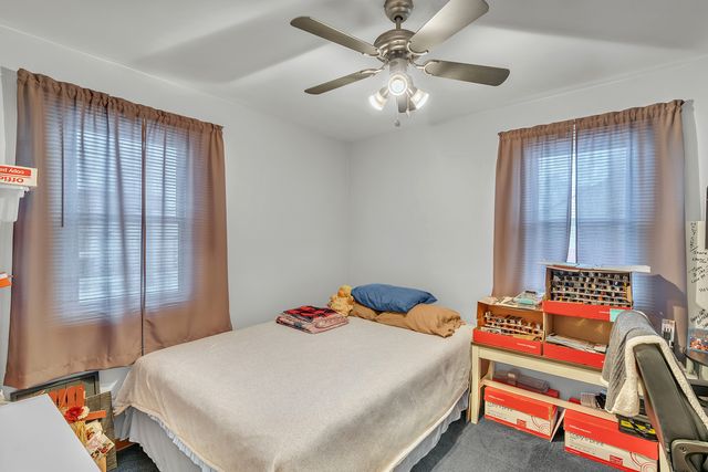 17617 Burnham Avenue, Thornton, IL 60476