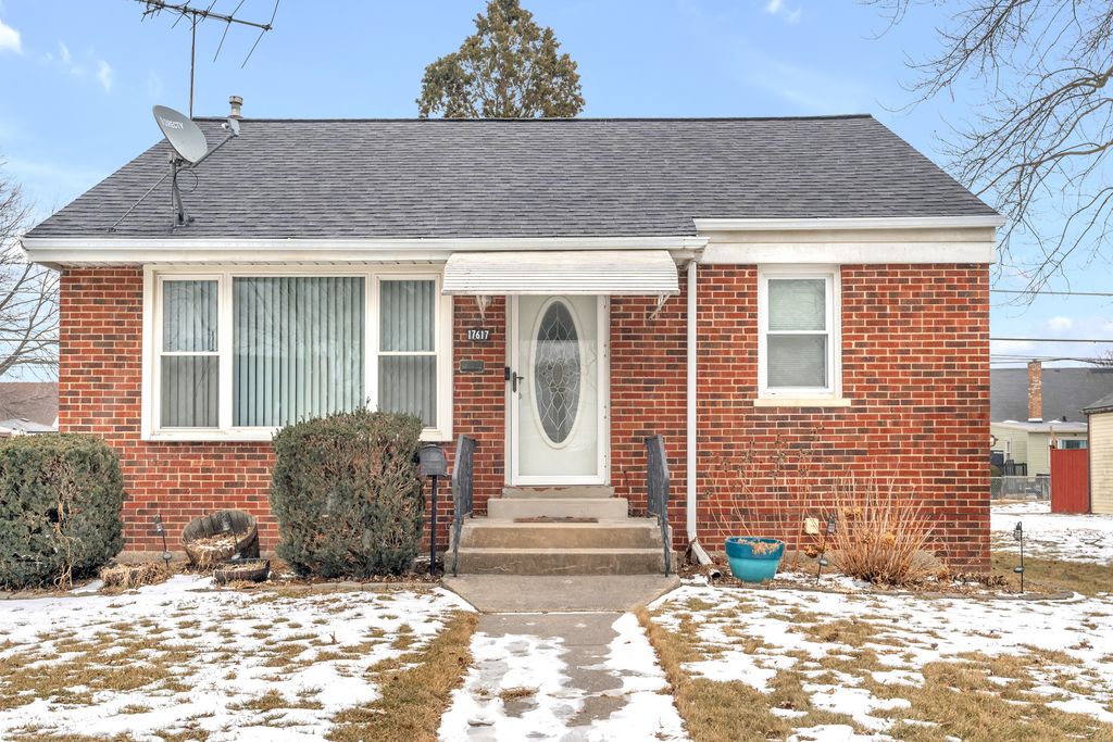 17617 Burnham Avenue, Thornton, IL 60476