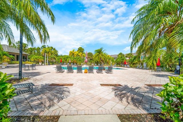 8933 MANOR LOOP 204, Lakewood Ranch, FL 34202