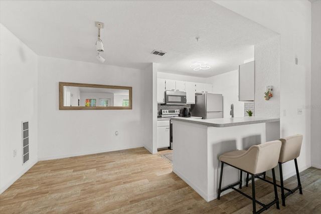 8933 MANOR LOOP 204, Lakewood Ranch, FL 34202