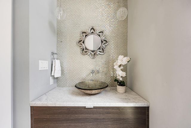 1942 W Clay Street, Houston, TX 77019