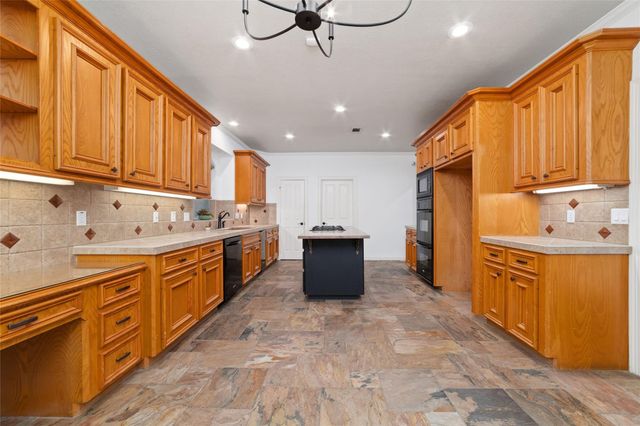 12155 Auburn Hills Drive, Tomball, TX 77377