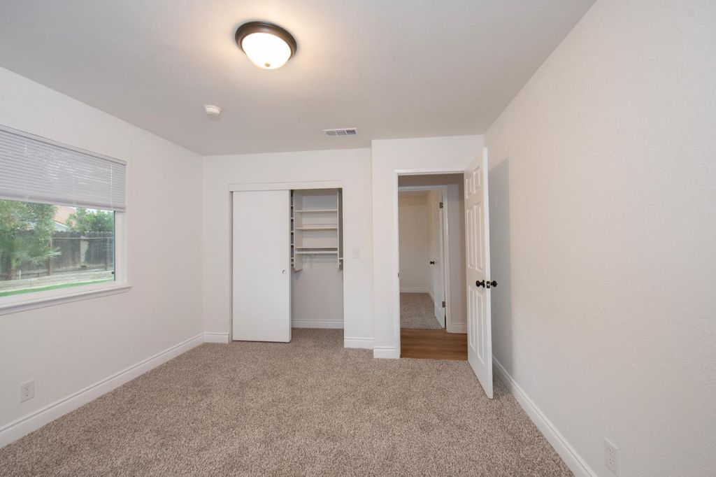 Image 20 of property listing at 5167 E Dwight Way, Fresno, CA 93727