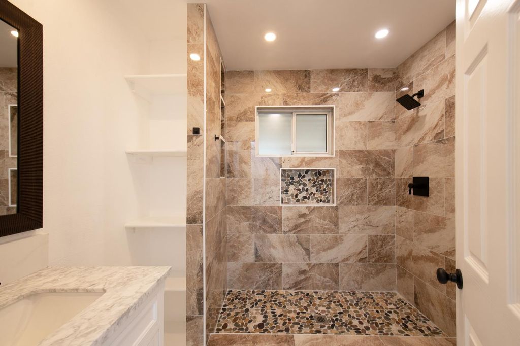 Image 21 of property listing at 5167 E Dwight Way, Fresno, CA 93727