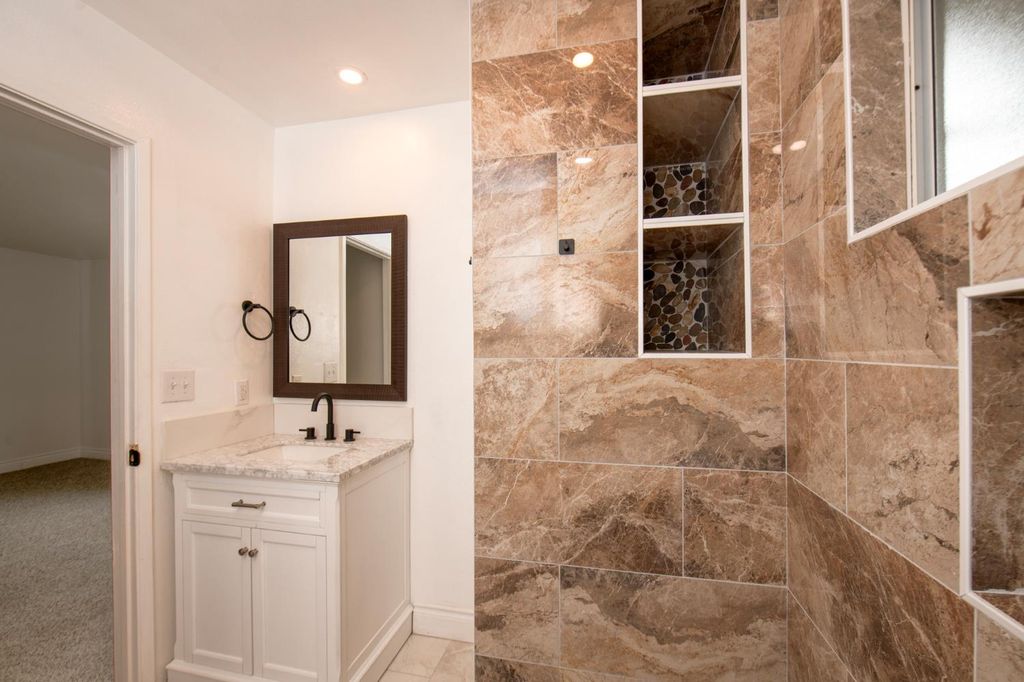 Image 24 of property listing at 5167 E Dwight Way, Fresno, CA 93727