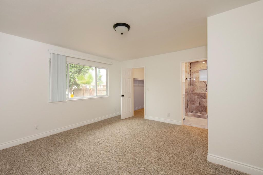 Image 26 of property listing at 5167 E Dwight Way, Fresno, CA 93727