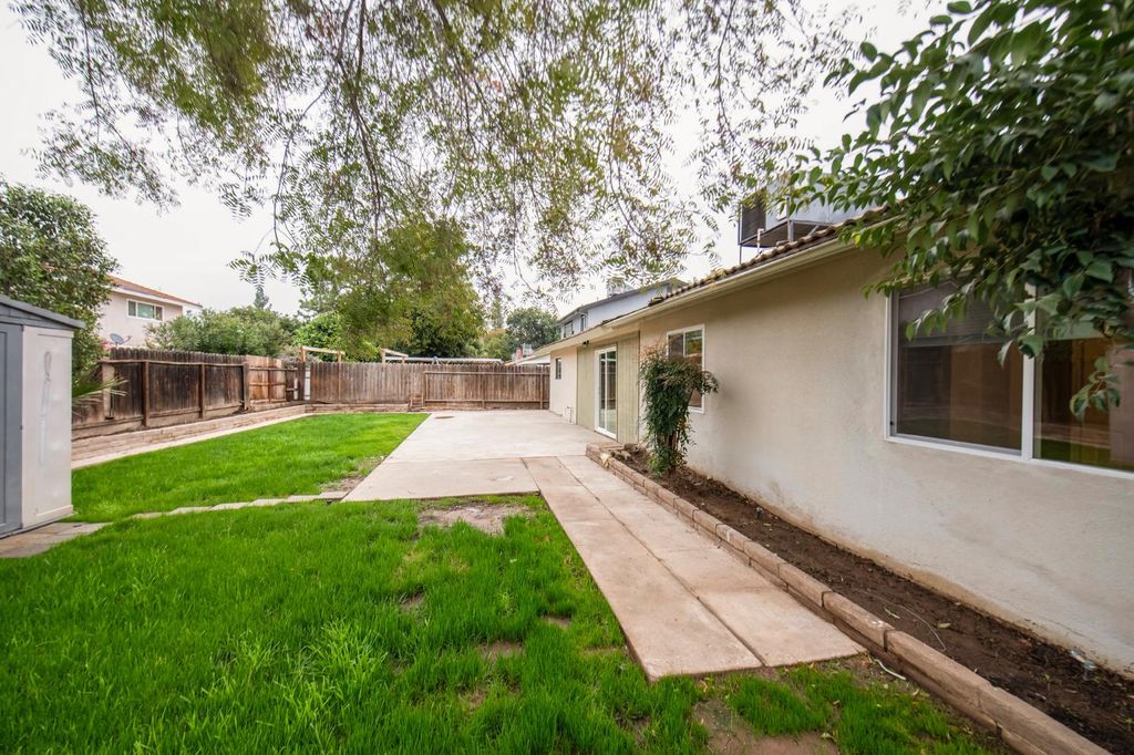 Image 28 of property listing at 5167 E Dwight Way, Fresno, CA 93727