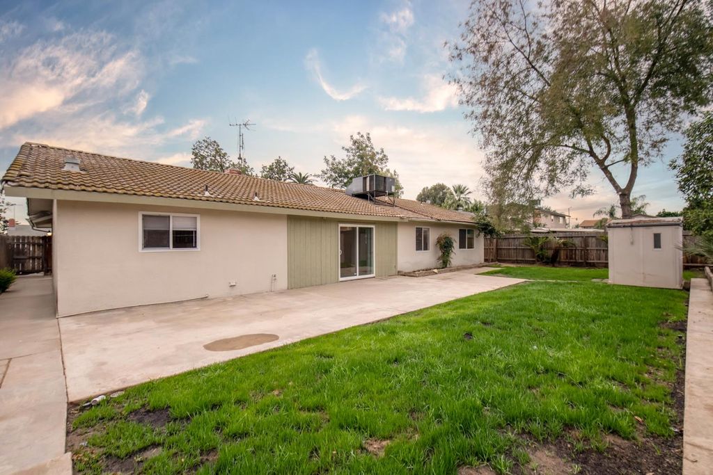 Image 30 of property listing at 5167 E Dwight Way, Fresno, CA 93727