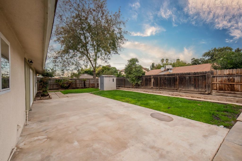 Image 31 of property listing at 5167 E Dwight Way, Fresno, CA 93727
