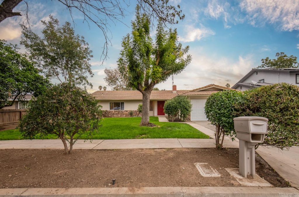 Image 32 of property listing at 5167 E Dwight Way, Fresno, CA 93727