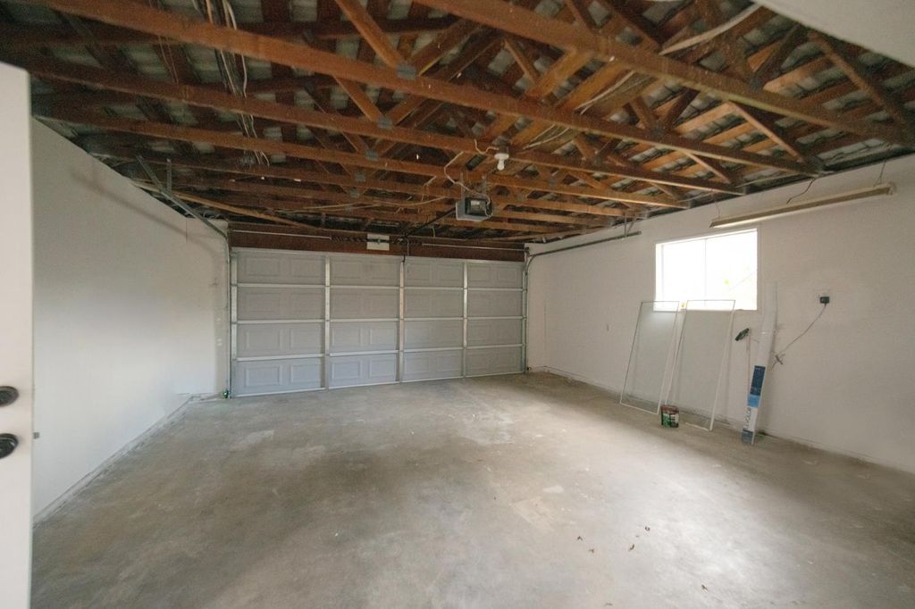 Image 33 of property listing at 5167 E Dwight Way, Fresno, CA 93727