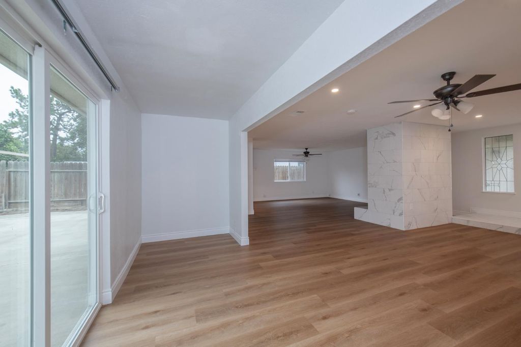 Image 6 of property listing at 5167 E Dwight Way, Fresno, CA 93727