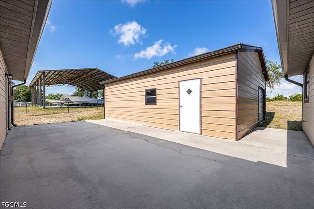 550 Caloosa Estates DR, Labelle, FL 33935