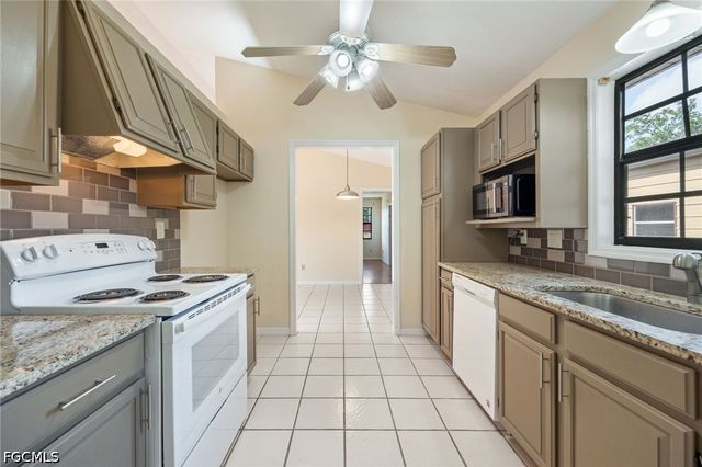 550 Caloosa Estates DR, Labelle, FL 33935