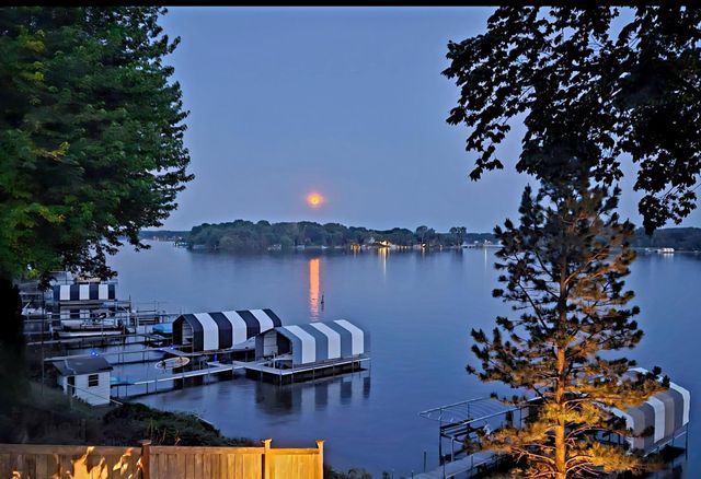 4743 Island View Drive, Mound, MN 55364