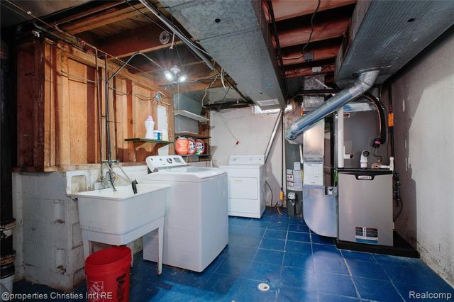 32234 Lancaster Drive, Warren, MI 48088