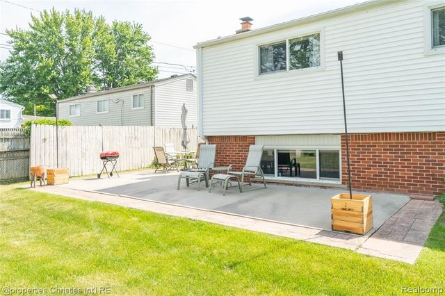 32234 Lancaster Drive, Warren, MI 48088