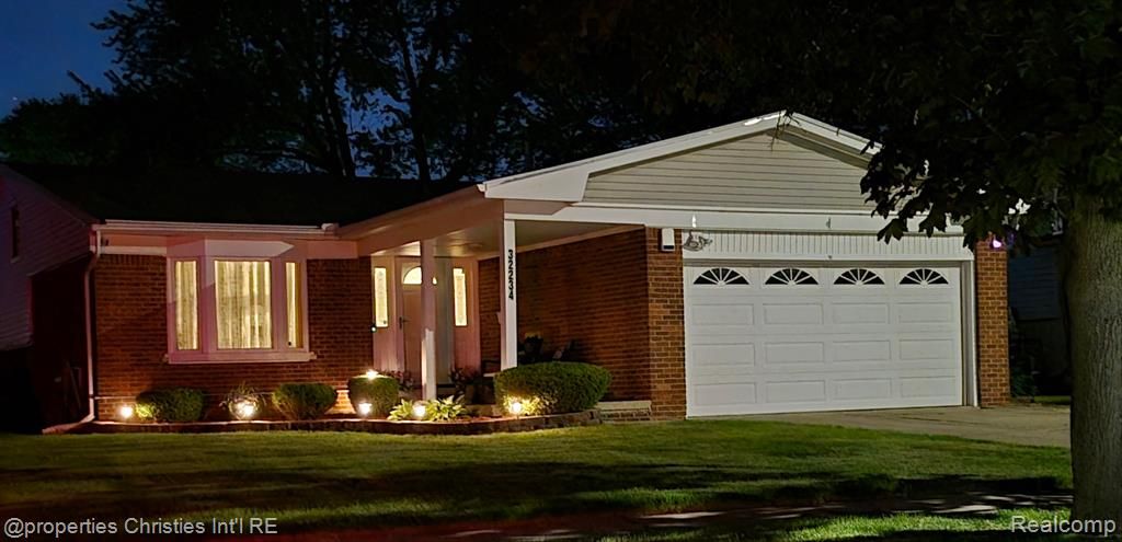 32234 Lancaster Drive, Warren, MI 48088