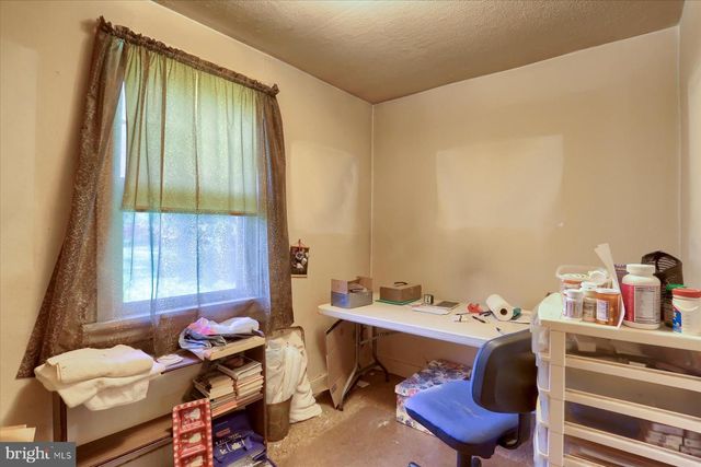 5960 CLOVER RD, Harrisburg, PA 17112